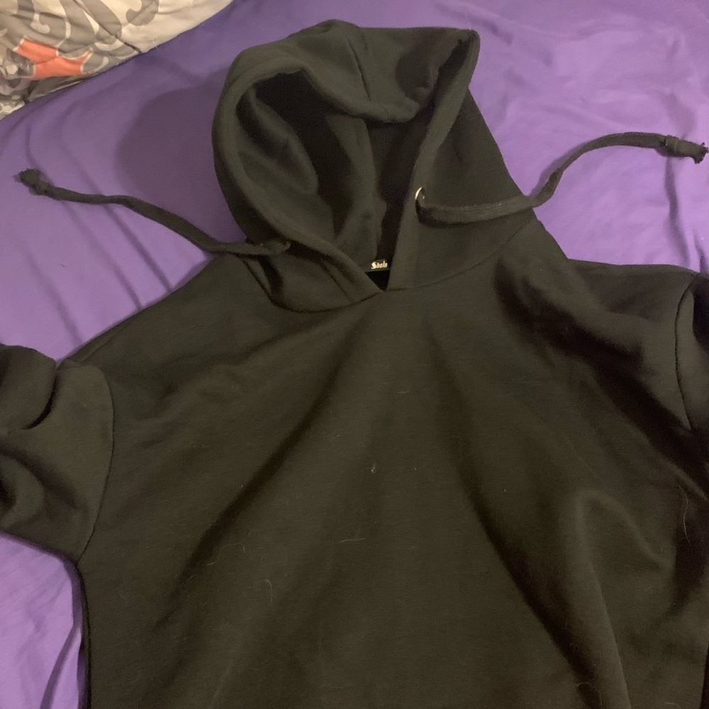 Black short rise hoodie